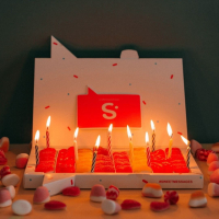 ¿Qué día es tu cumpleaños? 👇🏼 Escríbelo en comentarios para ver cuántos coincidimos 🥳⁠ ⁠ #SweetMessages #Golosinas #MomentoSweet⁠
